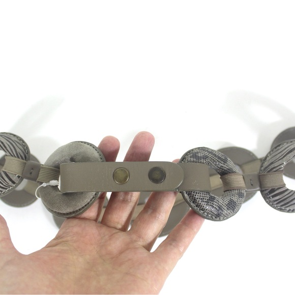 Grey Leather Link Stretch Belt Donut Rings Small - Picture 3 of 11